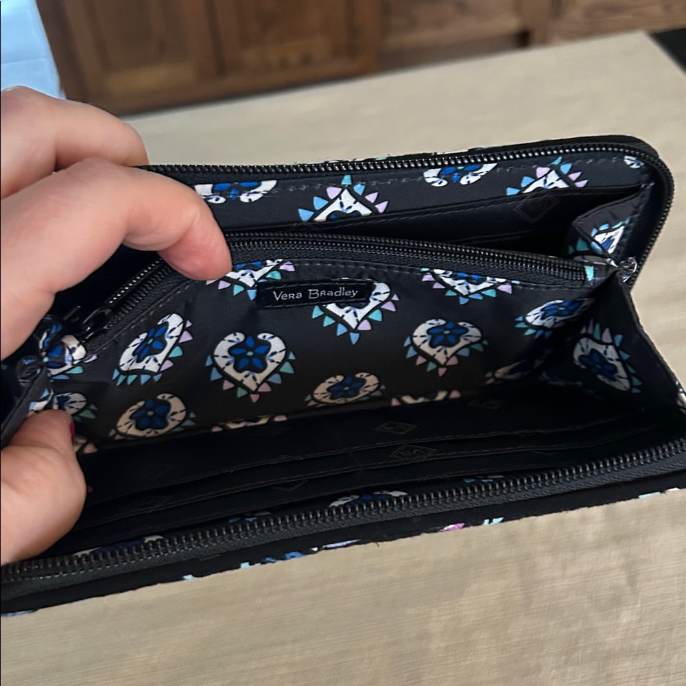 Vera Bradley Bramble Audrey Accordion Wallet Black Floral - Picture 4 of 4
